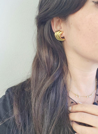 Vintage 18K Gold Swirl Wing Earrings