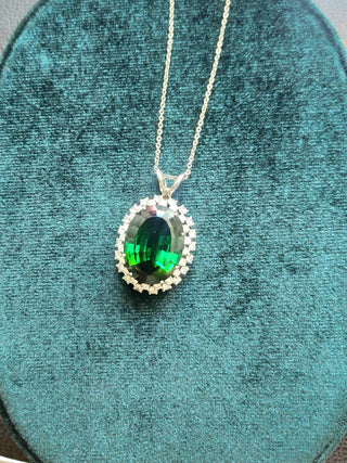 Vintage White Gold 15 Carta Green Tourmaline and Diamond Double Halo Necklace