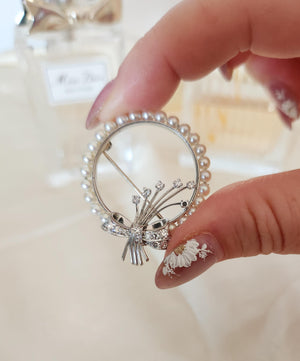 1940s Retro 0.30ct Diamond Pearl Wreath Circle Brooch Bow Ribbon Platinum