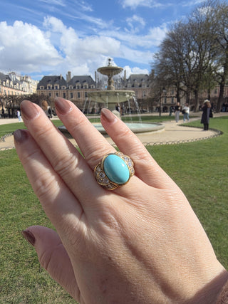 Vintage Italian 18K Gold 10 Carat Turquoise Oval and 2.32 Carats Diamond Ring