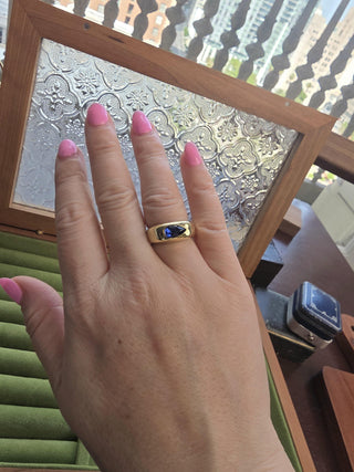 1.50 Carat Blue Sapphire Pear Shape Signet Ring 18K Yellow Gold