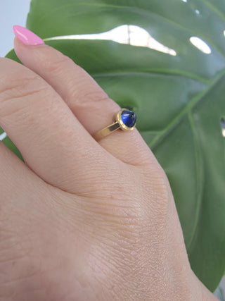Vintage 14K Gold 1 Carat Blue Sapphire Sugarloaf Bezel Set Ring