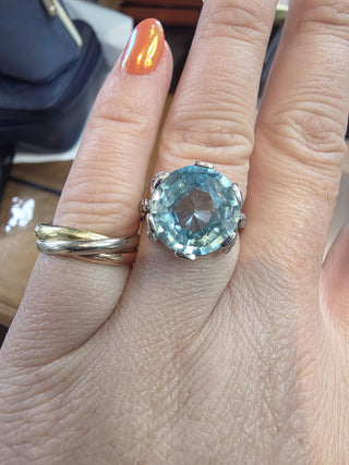 Antique Edwardian Platinum 7 Carat Blue Zircon Round Cut Ribbon Diamond Ring