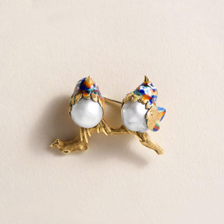 Vintage Italian 18K Gold Lovebirds Enamel Baroque Pearl Brooch 1980s Figural