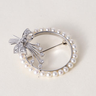 1940s Retro 0.30ct Diamond Pearl Wreath Circle Brooch Bow Ribbon Platinum