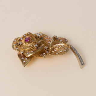 Vintage 1950s 18K Gold 1.84 Carats Diamond and Pink Sapphire Rose Brooch
