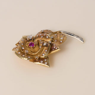 Vintage 1950s 18K Gold 1.84 Carats Diamond and Pink Sapphire Rose Brooch