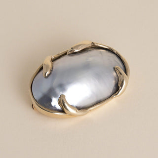 Vintage 1960s Mid Century Artisan 13K Gold Mabé Pearl Freeform Prong Brooch Pin