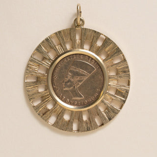 Vintage 13.5K Gold Egyptian Revival  Queen Nefertiti Sunburst Medallion Pendant