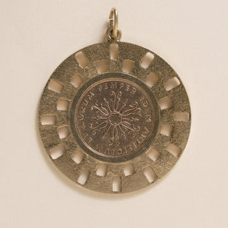 Vintage 13.5K Gold Egyptian Revival  Queen Nefertiti Sunburst Medallion Pendant