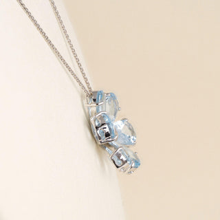 Estate 18K White Gold Aquamarine & Diamond Flower Pendant Necklace