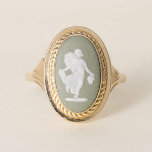 Mid Century Wedgwood 14K Gold Green Jasperware Cameo Oval Bezel Set Ring
