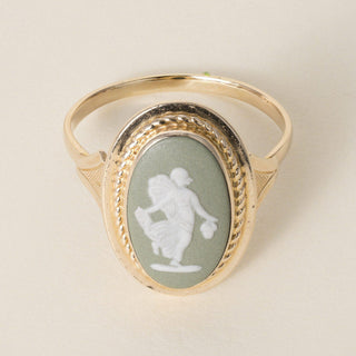 Mid Century Wedgwood 14K Gold Green Jasperware Cameo Oval Bezel Set Ring
