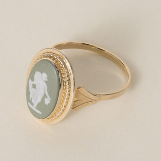 Mid Century Wedgwood 14K Gold Green Jasperware Cameo Oval Bezel Set Ring