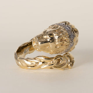 Vintage 1970s 18K Yellow Gold 0.14 Carat Diamond Lion Wrap Ring