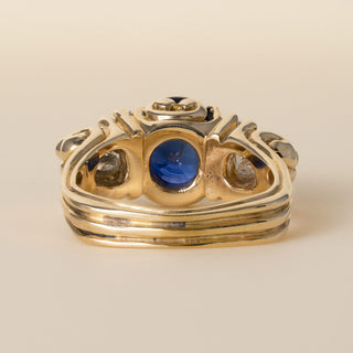 Vintage 18K Gold 3.67 Carat Blue Sapphire 1.33 Carat Trillion cut Diamond Ring