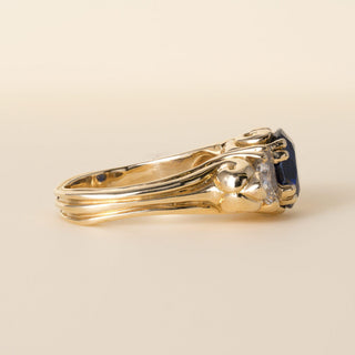Vintage 18K Gold 3.67 Carat Blue Sapphire 1.33 Carat Trillion cut Diamond Ring