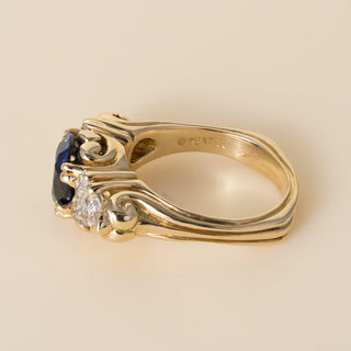 Vintage 18K Gold 3.67 Carat Blue Sapphire 1.33 Carat Trillion cut Diamond Ring