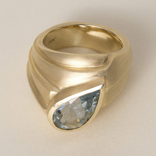 Vintage 18K Matte Gold 2.83 Carat Aquamarine Pear Shape Bezel Dome Ring