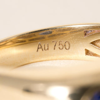 1.50 Carat Blue Sapphire Pear Shape Signet Ring 18K Yellow Gold