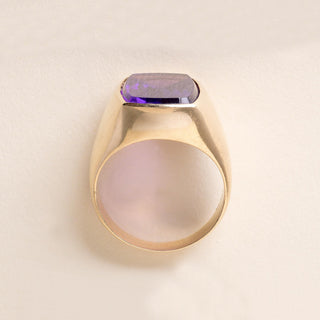 Vintage Portrait Cut Amethyst Signet Style Ring 14K Yellow Gold