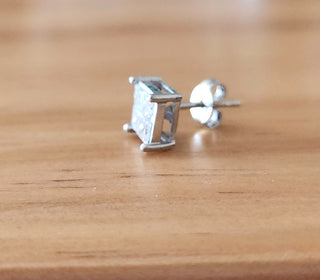 18K Gold Single Diamond Princess Cut Illusion Set Stud Earring