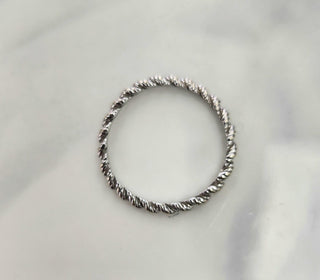Vintage 14K White Gold Rope Ring Band – Thin Stackable Design, Size 8