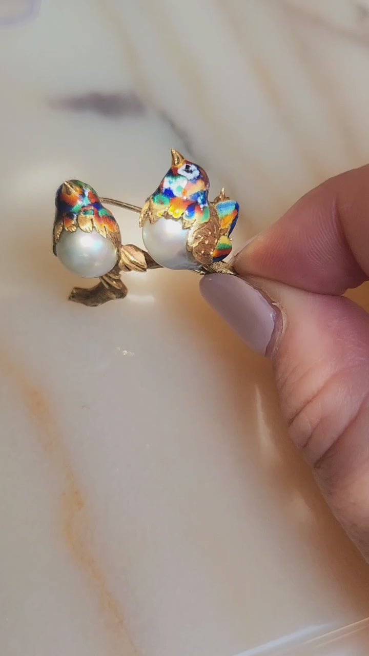 Vintage Italian 18K Gold Lovebirds Enamel Baroque Pearl Brooch 1980s Figural