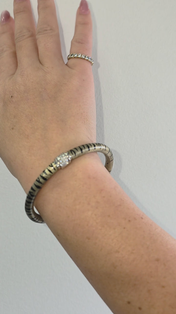 18K Gold Soho Diamond and Enamel Bangle