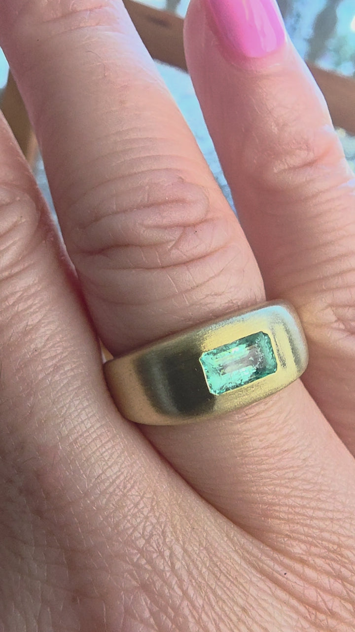 18K Yellow Gold 0.80 Carat Paraiba Tourmaline Emerald Cut Signet Ring