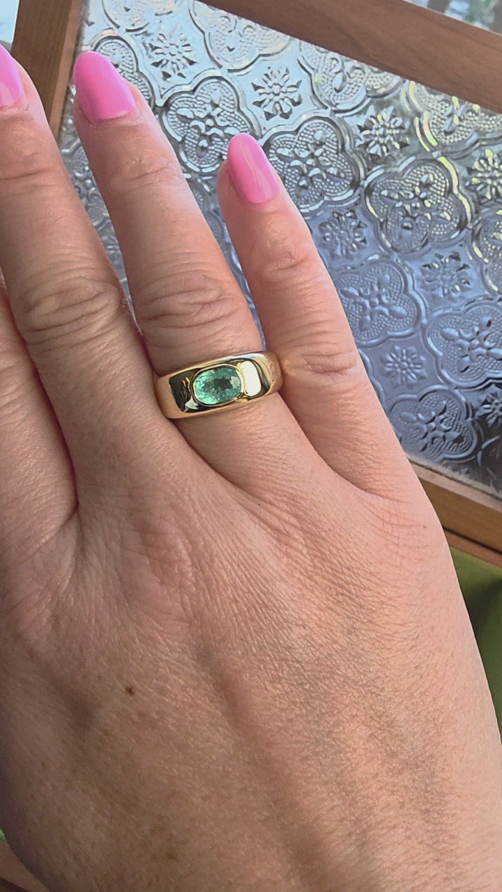 18K Yellow Gold 1.00 Carat Paraiba Tourmaline Oval Bezel Set Signet Ring