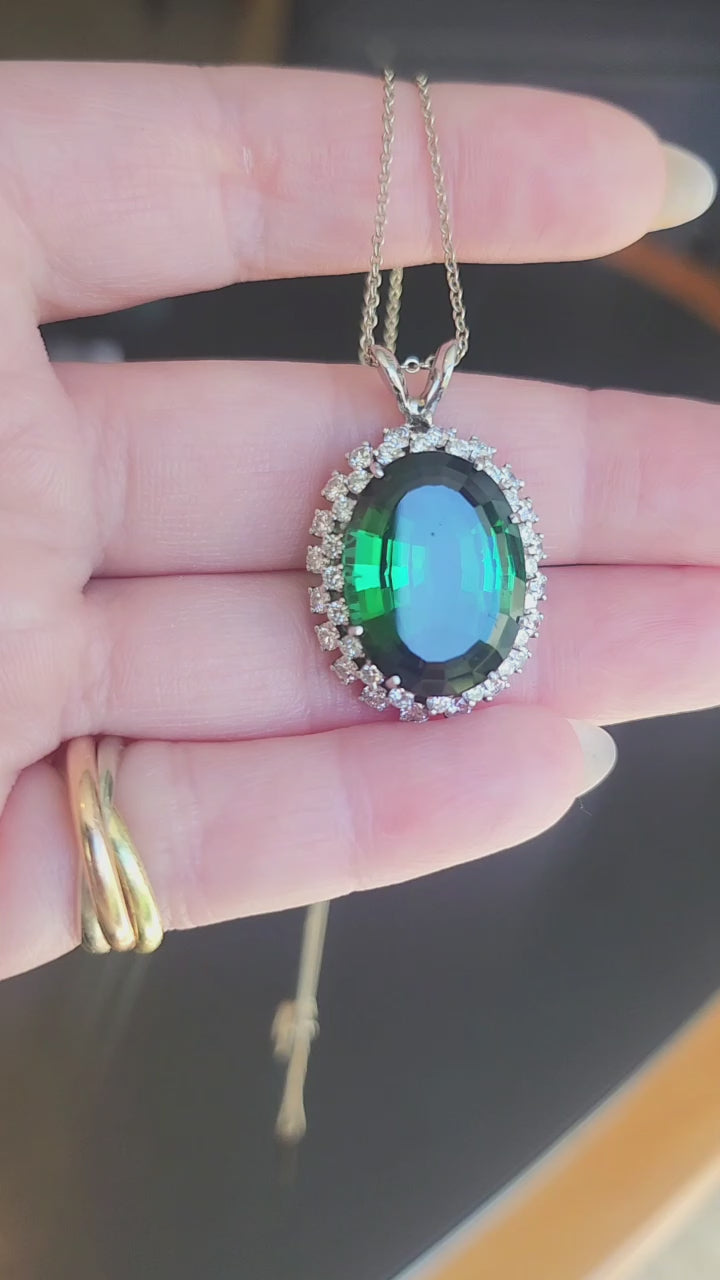 Vintage White Gold 15 Carta Green Tourmaline and Diamond Double Halo Necklace