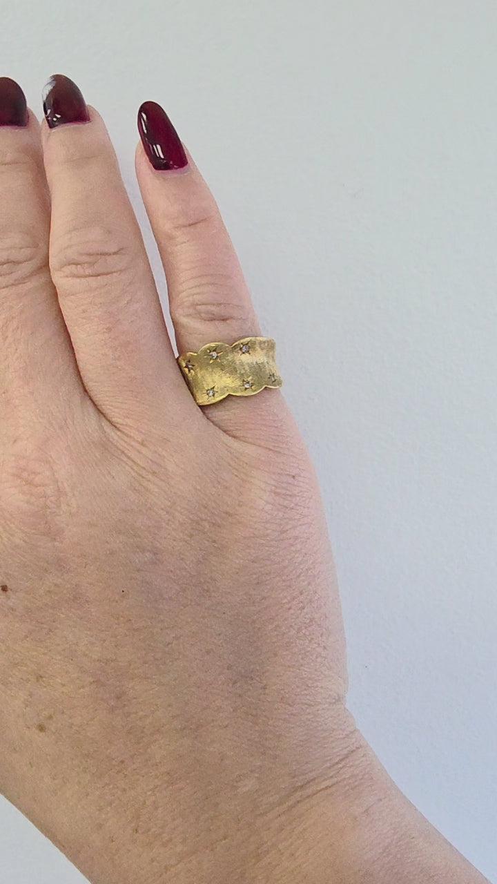Vintage 18K Gold Wave Starburst Diamond Cigar Ring Band